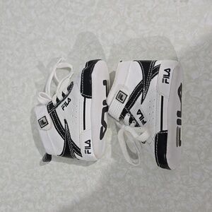 Fila‎ crib shoes Size 5-8 months